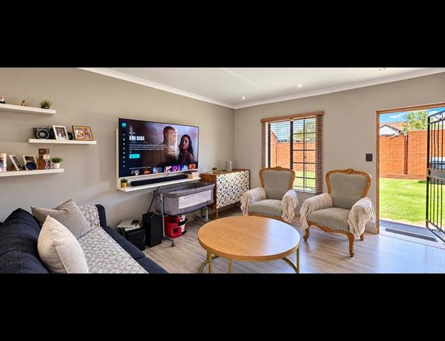 2 BEDROOM TOWNHOUSE FOR SALE IN MONAVONI